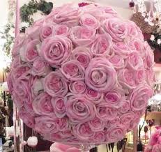 Italian flora vi suggerisce svariati mazzi di fiori con consegna a domicilio in tutto il mondo, cui omaggiare i vostri cari. Sfera Di Rose Gigante Fior Di Loto Riccione