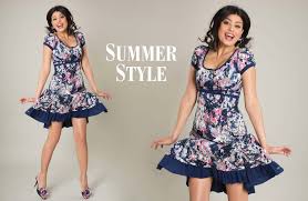 Nov, bez etikete, prelepo stoji preko neke haljine sa golim ramenima, majice. Vogeli Vogeli Added A New Photo