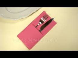 Servietten bestecktasche falten in nur 9 einfachen und schnellen schritten! Tischdeko Bestecktasche Aus Servietten Falten Ganz Einfach Youtube Napkin Folding Christmas Napkin Folding Napkin Design