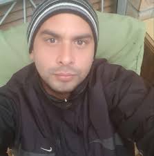 Guy lets his baby rescue mouse ride around inside his shirt — and gets her  "mouse cups" at the drive-thru when he gets coffee ❤️ Keep up with Molly  Bean