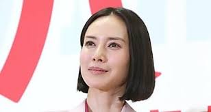 朝の 唇アイロン ほうれい線消え おでこきれいに woman smart nikkei style 顔 顔ヨガ アンチエイジング 肌 メイク