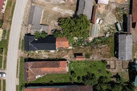 Maybe you would like to learn more about one of these? Un Oras Din Nordul Croatiei Vinde Case La Pretul De 10 Lei Si Ofera Fonduri De 15 000 De Lei Pentru Renovare