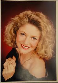 Flashback to the 80S...GLAMOUR SHOTS! Who still has theirs? Show me what  you've got, ladies!!
