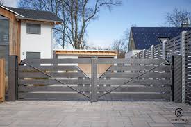 Www Metall Schmiede De Kunstschmiede Tor Gartentor Gitter Schmiede Munchen Rosenheim Individuell Eisen Moder Gate Design Garden Doors Entry Gates