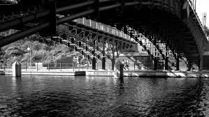 Energisch stritt sie für den frieden, für die armen und schwachen und wurde so zu einer ikone der deutschen und internationalen arbeiterbewegung, sagte woidke am donnerstag laut mitteilung. Bridges Of Berlin Rosa Luxemburg Steg Frogdiva Thoughts