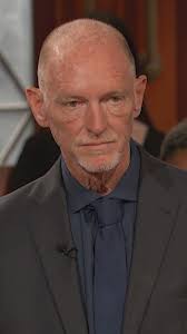 Man claims he had to sleep in a lawn chair! #HotBench