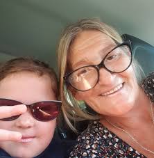 Can anyone recommend someone who does hair extensions please?