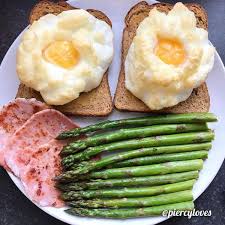 Clouds Eggs Elle A Table Recettes De Cuisine Presentation Alimentaire Repas D Entrainement