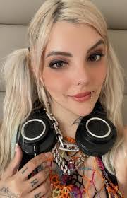 Amy Legault's Instagram, Twitter & Facebook