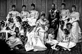 Reine de france puis d'angleterre, aliénor d'aquitaine est née le 1er janvier 1122 en gironde et est morte le 31 mars 1204 à poitiers. Au Mariage Des Grands Parents De La Reine Elizabeth Ii Il Y A 125 Ans