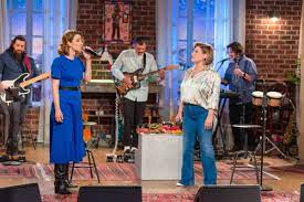 Η προσφορά για την ουκρανία έχει αρχίσει να συγκεντρώνεται από νωρίς το πρωί στις 5.30 μέσω των τηλεοπτικών και ραδιοφωνικών εκπομπών της ερτ. Dbslfqdix38 1m