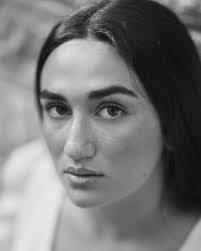 Mírame • • • Modelo: @juliiiaespi_12 Fotos: @oscarrubioportraits 🎞️:  portra 400+1 • • • • #lovesunitedportrait #fotisimo #modelsearch  #portraitmood #portraitpage #magazine #magazinhaberleri #moda #photogram  #photoftheday #magazineshoot #canon #sigma ...