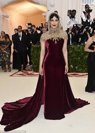 Priyanka Chopra Stuns In Maroon Velvet Ralph Lauren Gown At Met Gala Met Gala Outfits Met Gala Dresses Gala Outfit
