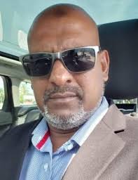 Good Morning @TheEntrepreneursQuote Quote If you see MOON, You see the  beauty of GOD. If you see SUN, You see the Power of GOD. And if you see the  MIRROR, You see