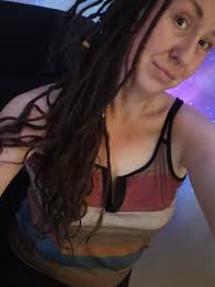 Hey, greetings from Germany! Just wanted to show you my locks — first pic  from August 2021 and this is me today.