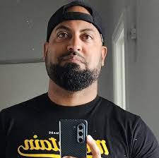 Chris Krogh's Instagram, Twitter & Facebook