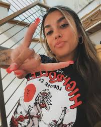 Ashley Smith (@ashleybhattysmith) • Instagram photos and videos