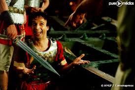 Inhabitants of the last unconquered village in gaul (ancient france) use a magical potion to hold their independence from roman invaders. La Retro Asterix Et Obelix Contre Cesar Cine Bigreblog