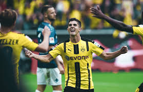 Borussia dortmund's christian pulisic halted a nextvr interview to take a photo with a young fan who ran out. Christian Pulisic A Journey Of Education From Hershey To Dortmund Via Tackley