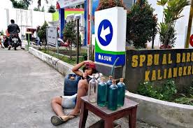 Ritel adalah tingkat terakhir dari proses distribusi, di dalamnya tujuan penjualan eceran (ritel). Pertamina Tegaskan Jual Bensin Eceran Bisa Dipenjara 3 Tahun Dan Denda Rp 30 Miliar Gridoto Com