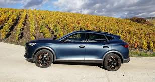 Projected below the wing mirror, the welcome light invites you in. Essai Cupra Formentor Vz La Force Du Caractere