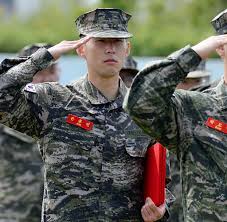 Join the discussion or compare with others! Heung Min Son Tottenham Profi Mit Erfolgreicher Kurz Karriere Beim Militar Welt