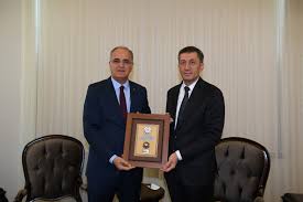 Ziya selçuk ankaralıdır peki ziya selçuk ankaranın neresinden diye soracak olacaksanız ankara'nın gölbaşı ilçesine bağlı emirler köyüdür. Tvf Baskani Mehmet Akif Ustundag Milli Egitim Bakani Ziya Selcuk U Ziyaret Etti Turkiye Voleybol Federasyonu Tvf