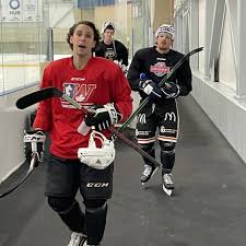 BW Hockey Pro's lovin' their Skill Sessions 😁 Garry Nunn- Switzerland 🇨🇭  Robin Soudek- Germany 🇩🇪 Liam Hallett- St Georges Academy