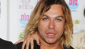 Ο διάσημος κομμωτής συνεργάζεται με το mythic oil της l'oréal professionnel. O Tryfwnas Samaras Sta Niata Toy Pics