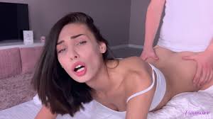 Fiamurr – Atriz Pornô morena russa no PornoHub