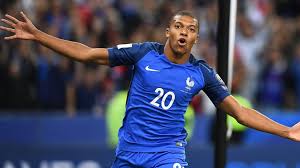 Our kylian mbappe biography tells you facts about his childhood story, early life, family, parents, brothers, girlfriend, wife to be, lifestyle, net worth and personal life. Warum Paris Sturmer Kylian Mbappe Holt Uefa U21 Em Uefa Com