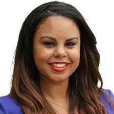 Amanda Thom's Instagram, Twitter & Facebook