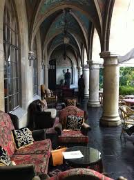 Outside Of The Lobby At The Chateau Marmont A Perfect Setting For A Lunch Or Dinner Table Overlooking The Chateau Marmont Los Angeles Chateau Marmont Chateau