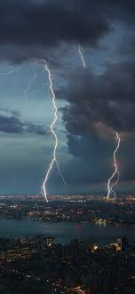 Find best lightning wallpaper and ideas by device, resolution, and quality (hd, 4k) from a curated website list. Wallpaper Storm Lightning City Night 5120x2880 Uhd 5k Picture Image