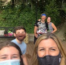 Our fearless new HW Parents President Susan Welsh along with Isabella '22  and Jack '24, visited with Chris Jones, US Dean and Department Head (his  wife Janine, Director of Diversity, Equity, and