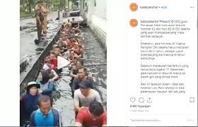 Perkembangan nasib honorer k2 2019.menyambut penerimaan pegawai pemerintah dengan perjanjian kerja (pppk / p3k) tahap 1 yang diadakan untuk tenaga eks honorer k2 yang belum lulus jadi pns hingga 2019 ini, data eks honorer k2 yang telah masuk database perlu untuk diketahui bersama. Viral Pegawai Honorer Disuruh Masuk Got Ini Kata Inspektorat Dki Metro Tempo Co