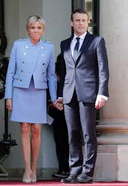 Brigitte macron remercie les brésiliens après leur mobilisation. 65 Year Old Brigitte Macron Flaunted Toned Legs In Tiny Shorts