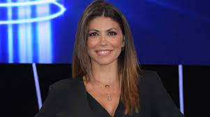 Tutte le novità da uomini e donne a tale e quale fino alla conduzione di un programma tutto suo: Fatto Da Mamma Flora Canto Ammette E Stata Un Esperienza Importante Lanostratv