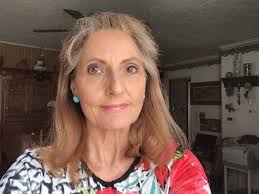 Raccoon family visits driveway at night