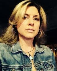 Kelly Joslin's Instagram, Twitter & Facebook