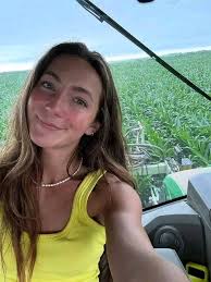 I don't want you to be a fan I want you to be my loving honey ❤️🌹.If you  really love me proof it to me, by saying I love you Laura farms