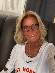 Can you suggest a couple good shops to buy good wines in town?