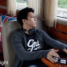 Begitulah kalimat pembuka dalam buku ini, sederhana namun penuh makna. Cerita Ariel Bertemu Abu Bakar Ba Asyir Di Penjara Menginspirasinya Buat Lagu