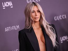 Sure, this isn't kim's first tango as a blonde, but it is absolutely the most drastic take on. Kim Kardashian Swapped Her Blonde Hair For Bubblegum Pink And It S Too Cute