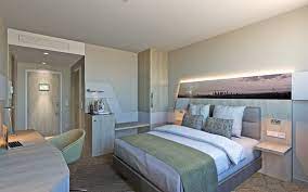You can reach the city centre in 30 minutes, from frankfurt am main flughafen fernbahnhof station, 20 minutes' walk from the hotel. Holiday Inn Frankfurt Airport Ab 68 9 3 Bewertungen Fotos Preisvergleich Frankfurt Am Main Tripadvisor
