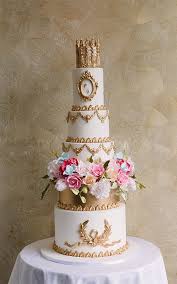 A minimalist style cake can look elegant with flower decorations. 45 Simple Elegant Chic Wedding Cakes