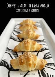 I cornetti salati, sono un finger food sfiziosi e facile da preparare, bastano davvero pochi minuti e pochi ingredienti, vediamo come realizzare questa ricetta. Cornetti Salati Di Pasta Sfoglia Con Ripieno A Sorpresa Architettando In Cucina