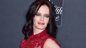 Her father, walter green, is a dentist who appeared in the 1966 film au hasard balthazar (1966). Eva Green Todesangst Am Dumbo Set
