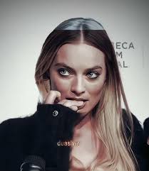Margot Robbie Adolescence