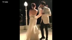 Fahriye evcen ve burak özçivit çifti bugün dünya evine girdi. Fahriye Evcen In Giydigi 3 Gelinlik Dugun Toreni Burak Ozcivit Magazintr Youtube